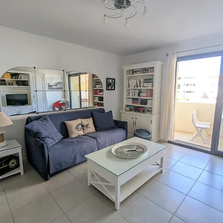 Appartement Centre - T2 Avec Balcon, Parking Securise, Proche Gare, Commerces Et - Fr-1-420-90 *