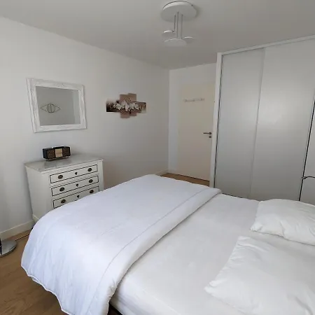 Centre - T2 Avec Balcon, Parking Securise, Proche Gare, Commerces Et - Fr-1-420-90 Apartment *