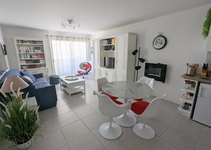 Centre - T2 Avec Balcon, Parking Securise, Proche Gare, Commerces Et - Fr-1-420-90