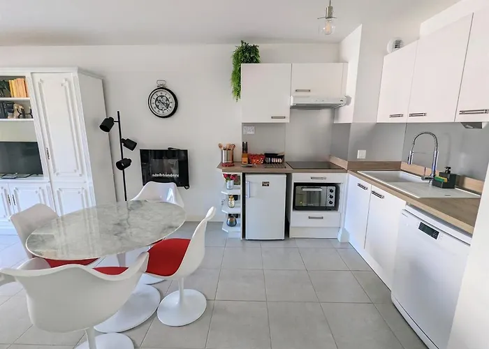 Апартаменты Centre - T2 Avec Balcon, Parking Securise, Proche Gare, Commerces Et - Fr-1-420-90