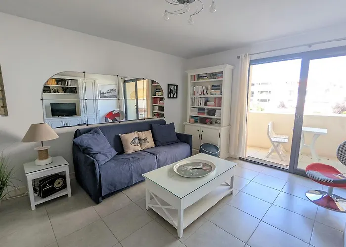 Апартаменты Centre - T2 Avec Balcon, Parking Securise, Proche Gare, Commerces Et - Fr-1-420-90 *