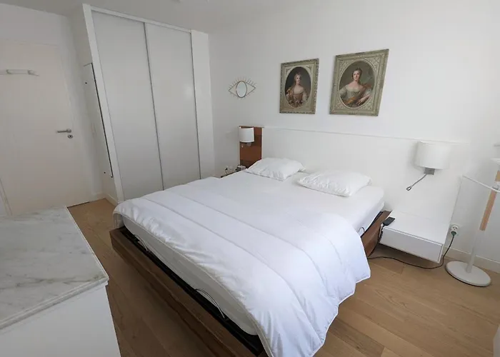 Апартаменты Centre - T2 Avec Balcon, Parking Securise, Proche Gare, Commerces Et - Fr-1-420-90 *