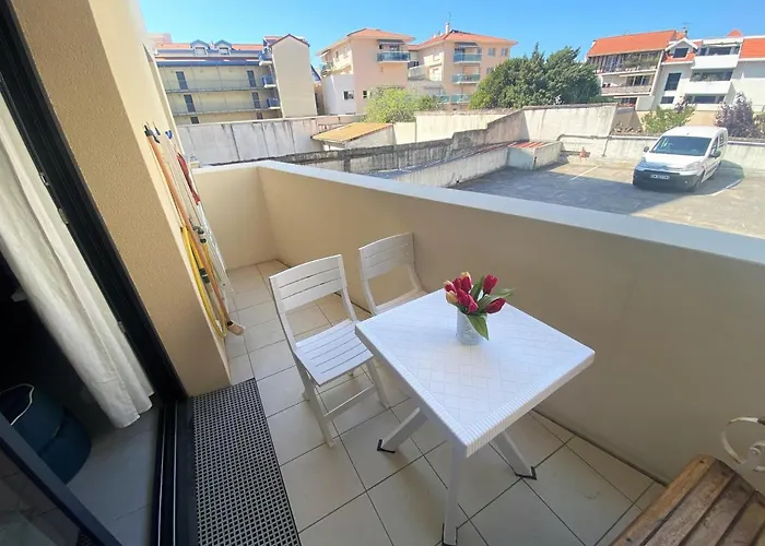 Апартаменты Centre - T2 Avec Balcon, Parking Securise, Proche Gare, Commerces Et - Fr-1-420-90 *
