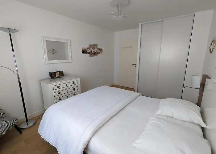 Centre - T2 Avec Balcon, Parking Securise, Proche Gare, Commerces Et - Fr-1-420-90 Апартаменты *